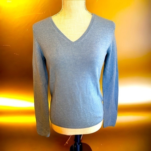 Sutton Studio cashmere light blue vneck sweater size medium‎
